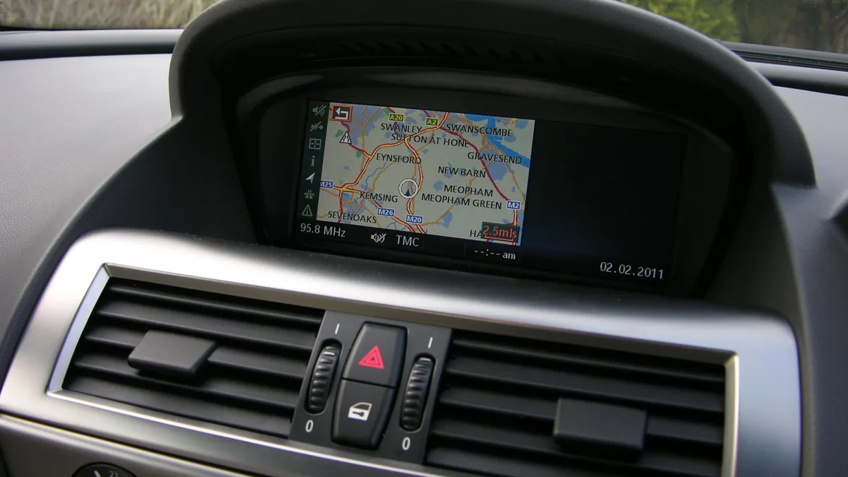Как безопасно настроить Android Auto и Apple CarPlay
